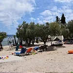 Beachfront Samantha's Paradise 度假居 Kivérion