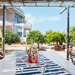 Beachfront Samantha's Paradise Ferienhaus *