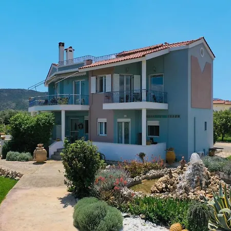 Holiday home Beachfront Samantha's Paradise *