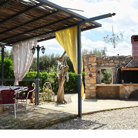 Дом отдыха Beachfront Samantha's Paradise