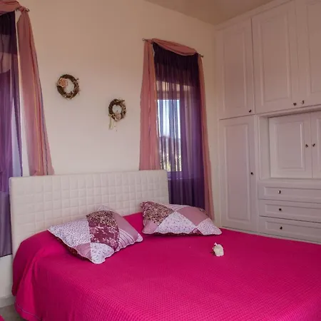 Beachfront Samantha's Paradise Kiveri