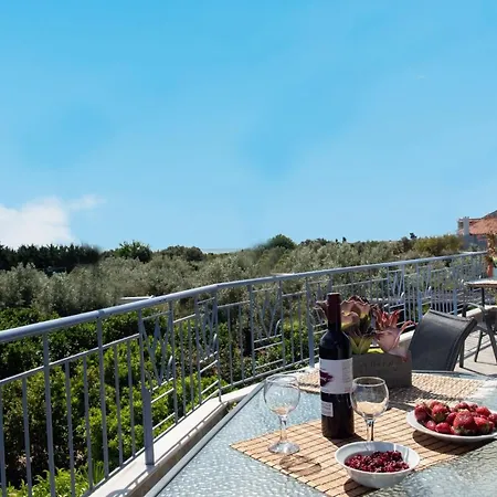 Beachfront Samantha's Paradise Kiveri