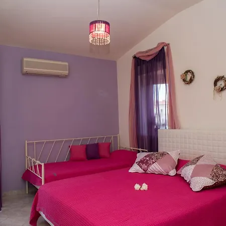 Beachfront Samantha's Paradise Kiveri