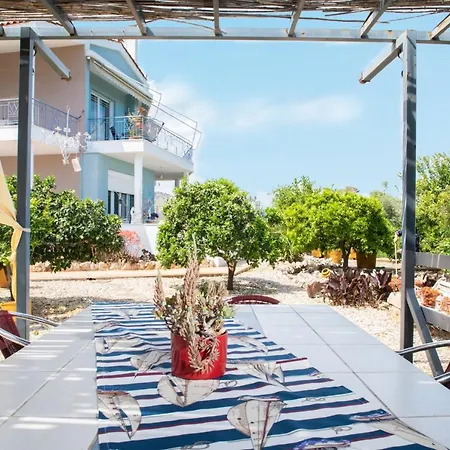 Beachfront Samantha's Paradise Holiday home *