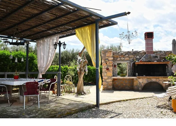 Дом отдыха Beachfront Samantha's Paradise