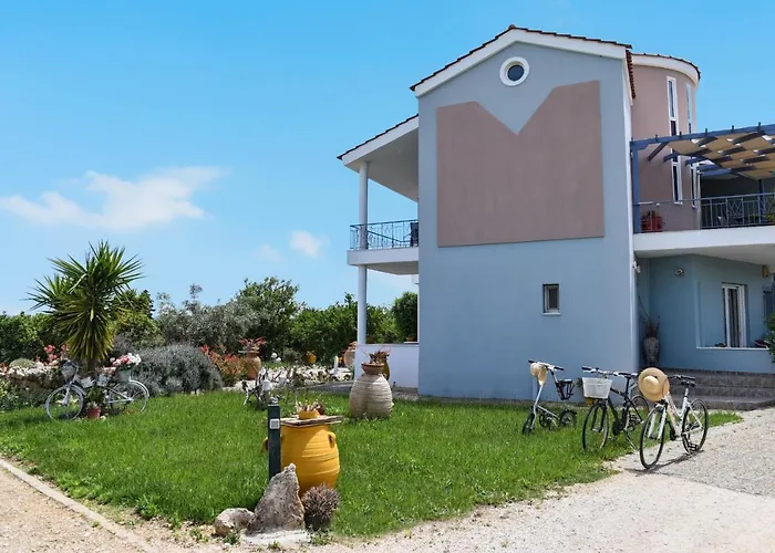 Beachfront Samantha's Paradise Semesterbostad