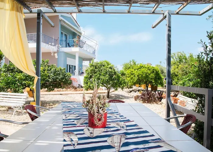 Beachfront Samantha's Paradise Semesterbostad *
